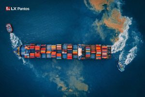Hệ thống công nghệ của doanh nghiệp logistics kết nối từ quản lý đơn hàng, giao nhận, khai báo hải quan, kho, vận chuyển đến quyết toán; trong kiến trúc hệ thống nền của doanh nghiệp này có SAP, WMS, GSI… hệ thống quản trị dữ liệu chủ và quản lý tài liệu, cùng các lớp kết nối API/EAI